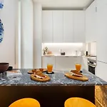 Whome Prime Location Contemporary Luxury W/ Ac & Elevator *