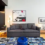 Whome Prime Location Contemporary Luxury W/ Ac & Elevator Apartment