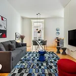 Whome Prime Location Contemporary Luxury W/ Ac & Elevator Apartment *