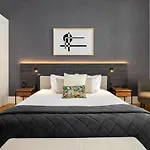 Whome Prime Location Contemporary Luxury W/ Ac & Elevator Apartment *