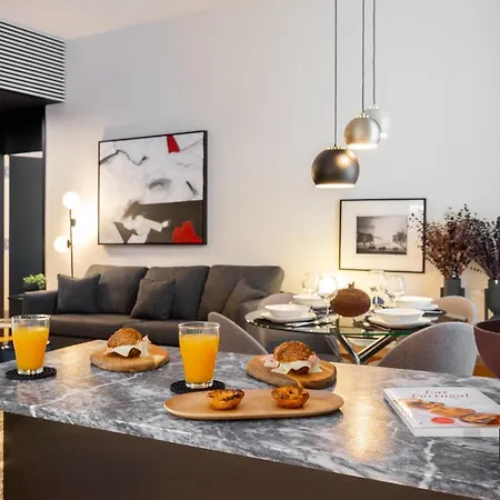 Whome Prime Location Contemporary Luxury W/ Ac & Elevator Apartment