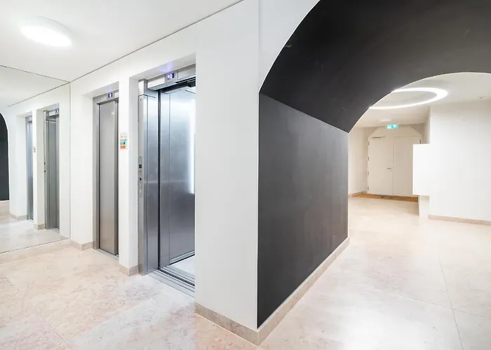 Whome Prime Location Contemporary Luxury W/ Ac & Elevator *